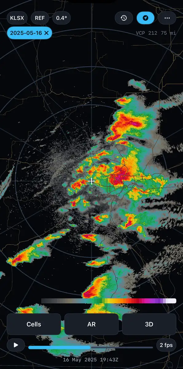 BeamWeather's flat radar view around St. Louis: storms in greens, yellows, reds and magentas over a map with range rings, and the date and scan time on the timeline.